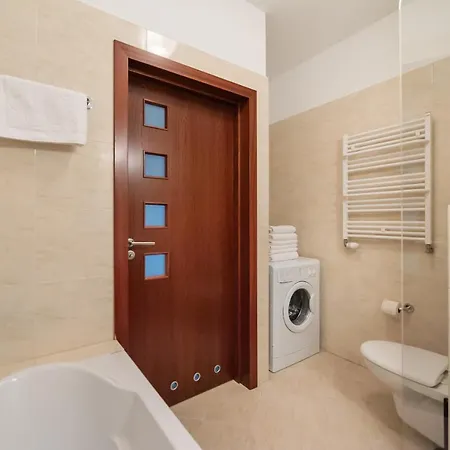 Okopowa Joyful By Bookinghost Varšava